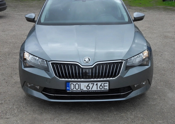 Skoda Superb cena 59900 przebieg: 182000, rok produkcji 2017 z Nałęczów małe 254